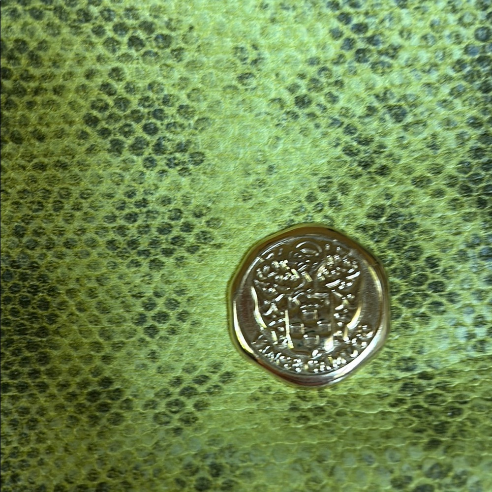 Vibrant Green Textured Tote with Tan Leather Handles - Picture 3 of 7